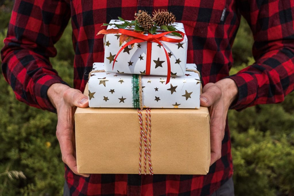 How To Select The Christmas Gift Surprises For Men?