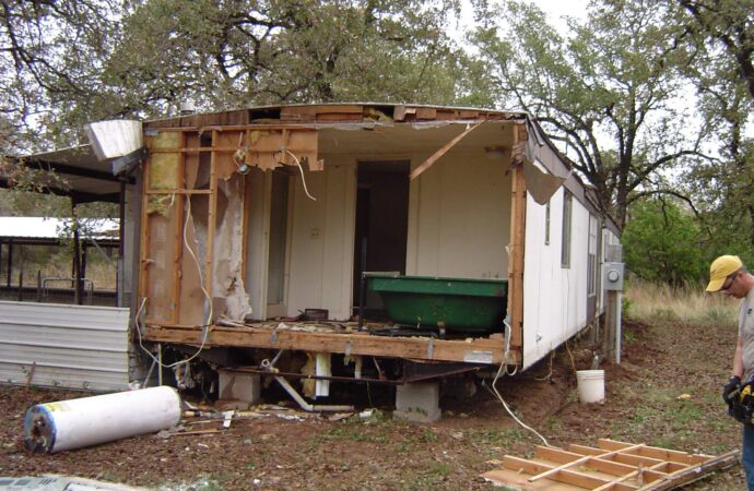 Top Safety Precautions to Follow During Mobile Home Demolition